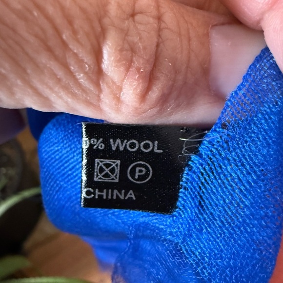 Wool/Silk Royal Blue Elegant Sheer Scarf 27" Wide X 68" Long Plus Fringe - Picture 4 of 5